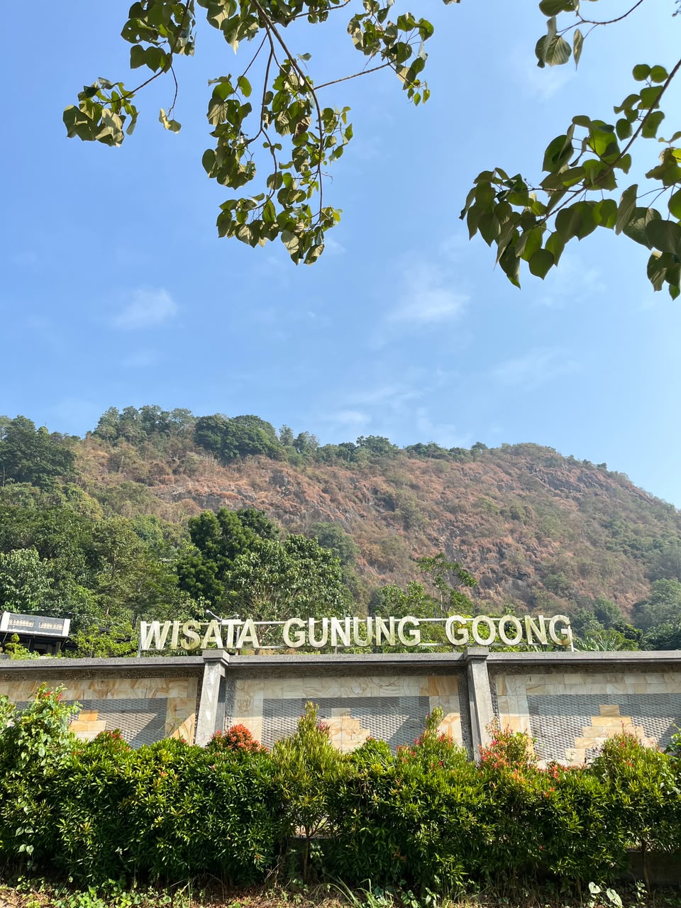 Wisata Gunung Goong